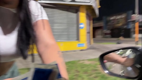 Me para el auto para venderme pañuelos y termina siendo actriz porno